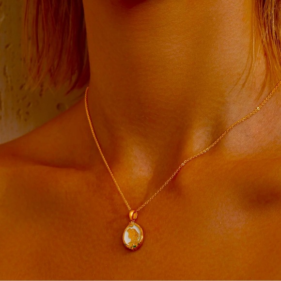 “Mermaid Profile & Tail” Cameo Silhouette Bubble Starfish Two-Way 18K Necklace - Picture 8 of 16